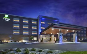 Holiday Inn Express And Suites Grand Rapids Airport North