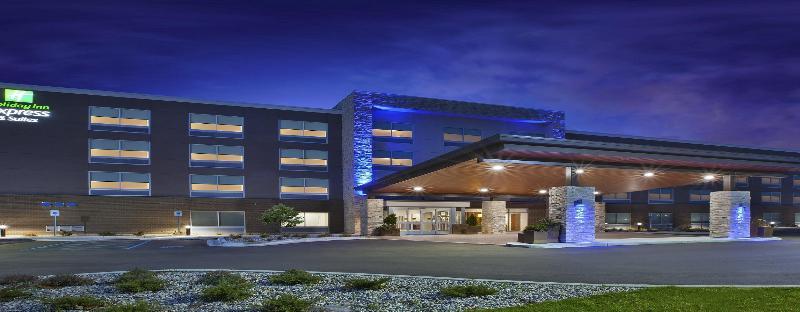 Holiday Inn Express & Suites Grand Rapids Airport North, An Ihg Hotel Exterior photo